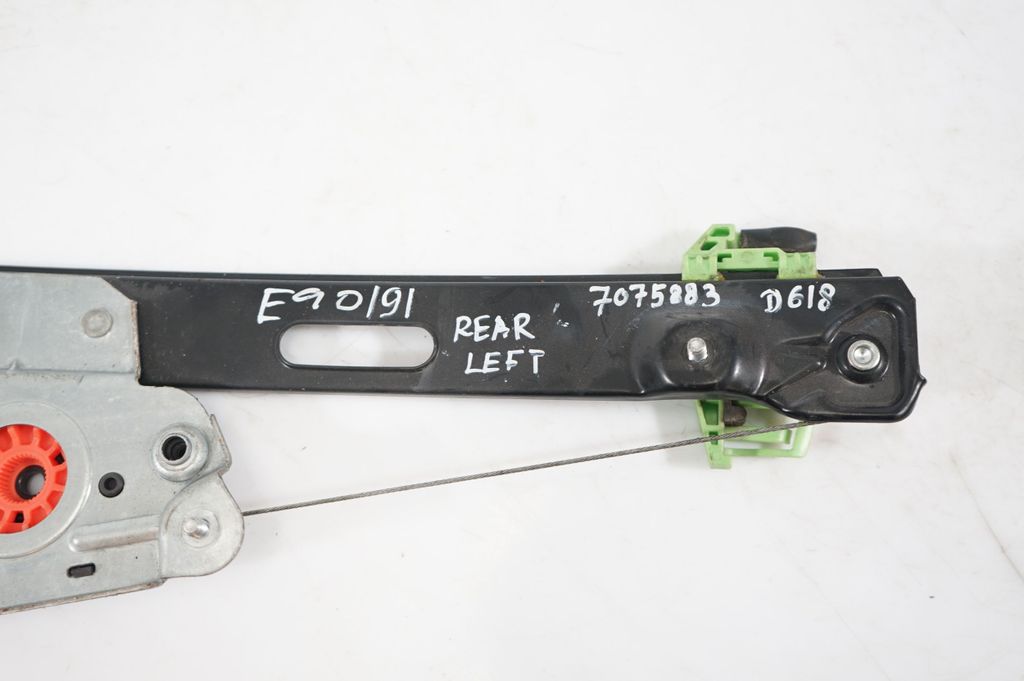 Rear door window regulator with motor (7)