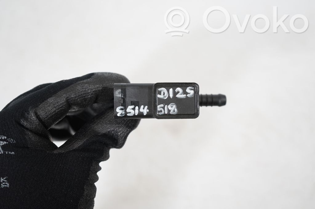 Fuel pressure sensor (8)