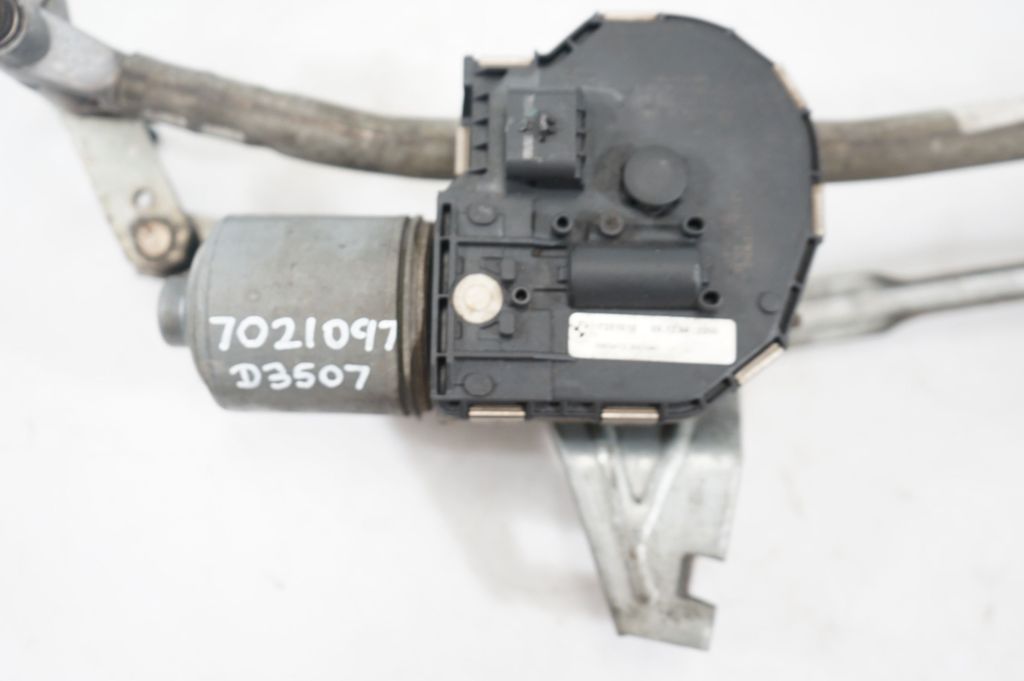 Front wiper linkage and motor (8)