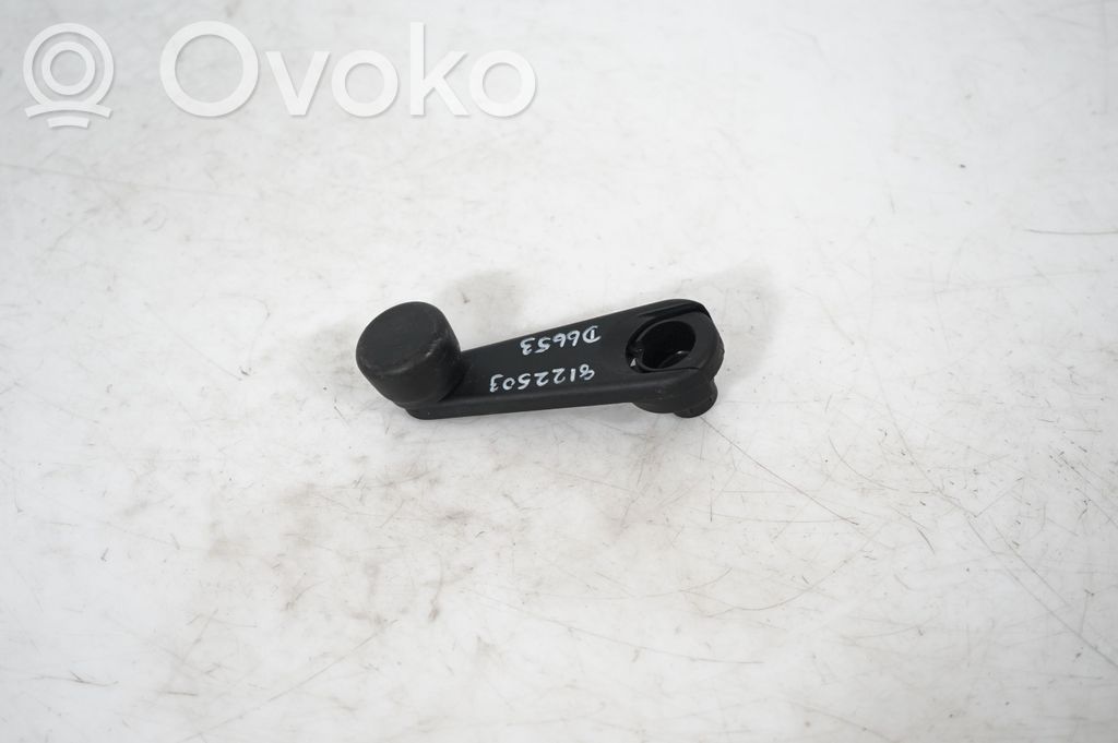 Rear door window winding handle (3)