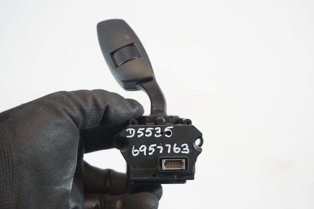 Wiper turn signal indicator stalk/switch (8)