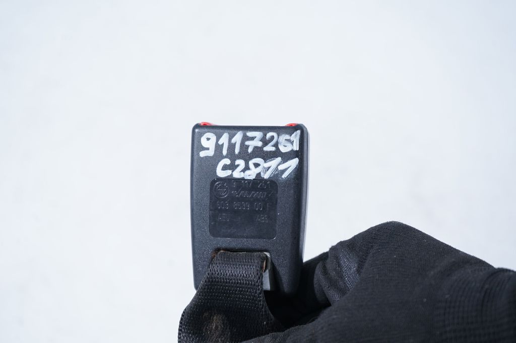 Rear seatbelt buckle (7)