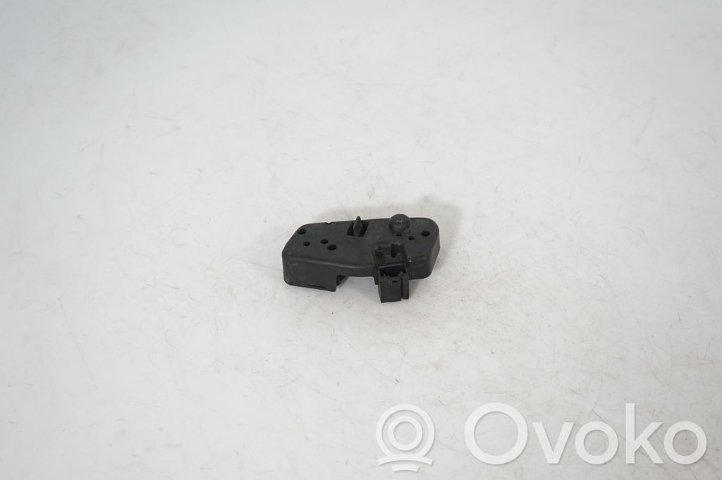 Tail light bulb cover holder (5)