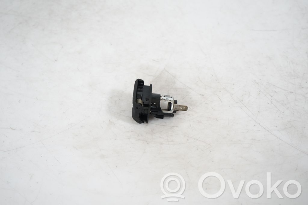 12 V Socket (rear) (2)
