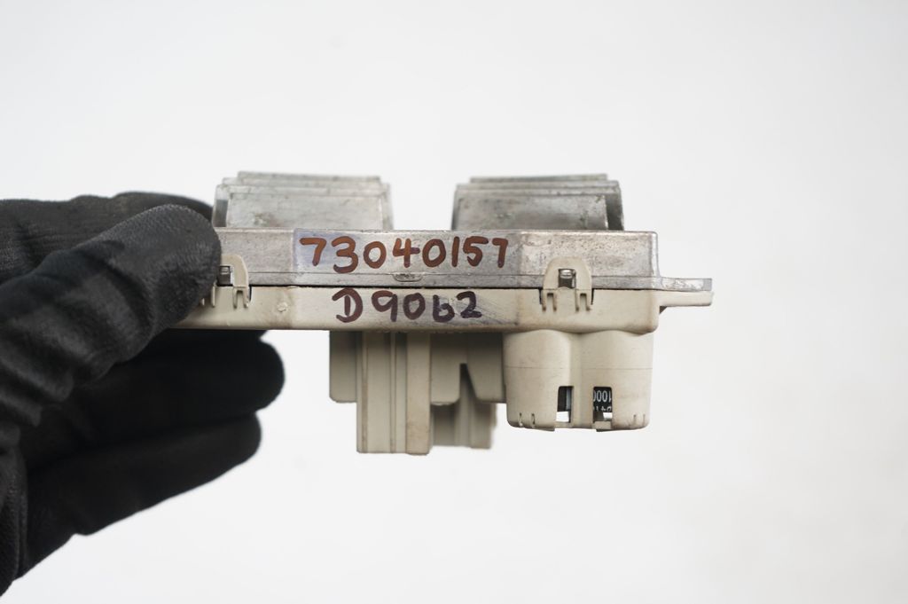 Heater blower motor/fan resistor (8)