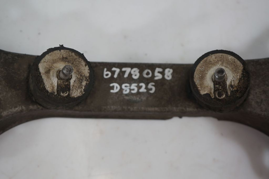 Gearbox mounting bracket (7)