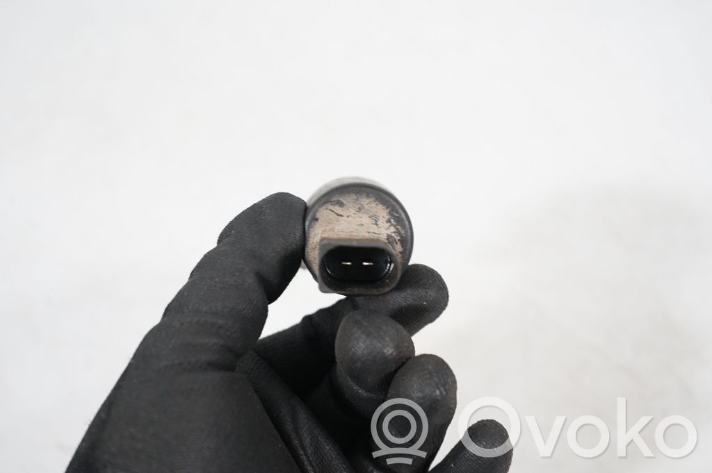 Windscreen/windshield washer pump (6)