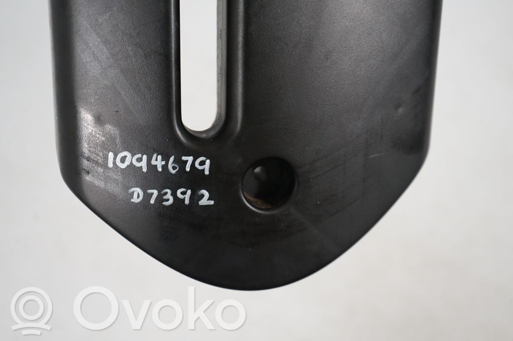 Steering wheel column trim (8)