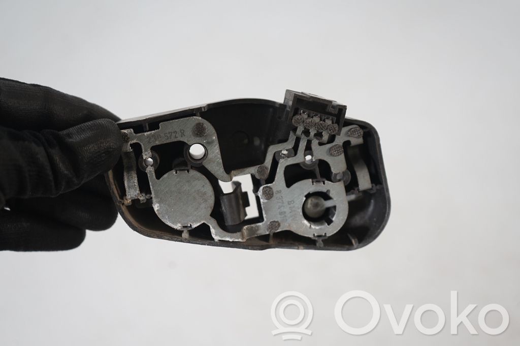 Tail light bulb cover holder (6)