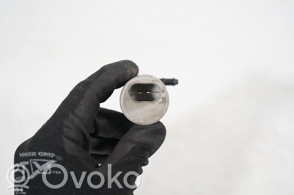 Windscreen/windshield washer pump (6)