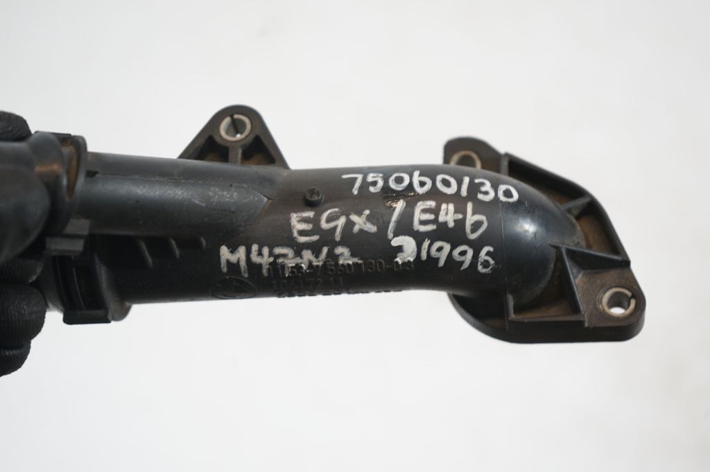 Engine coolant pipe/hose (8)