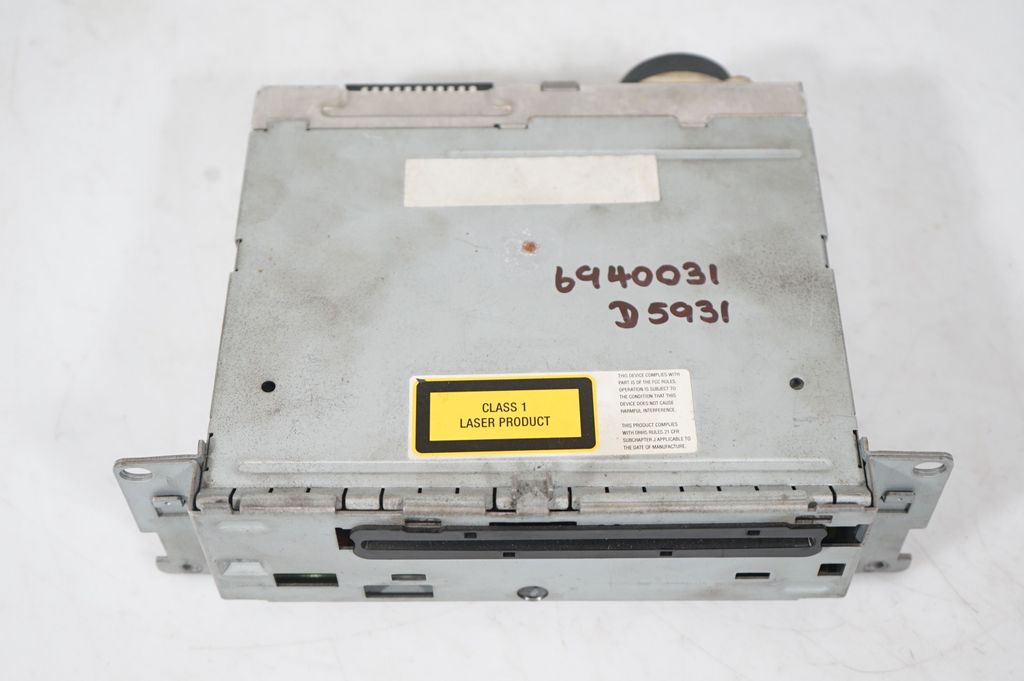 Radio/CD/DVD/GPS head unit (9)