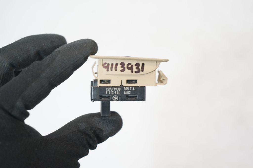 Electric window control switch (9)