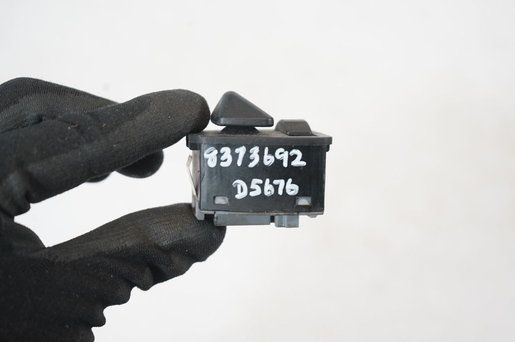 Wing mirror switch (8)