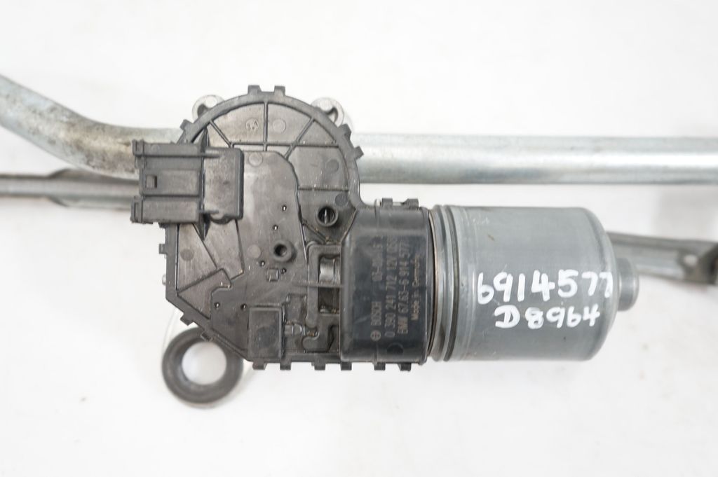 Front wiper linkage and motor (9)