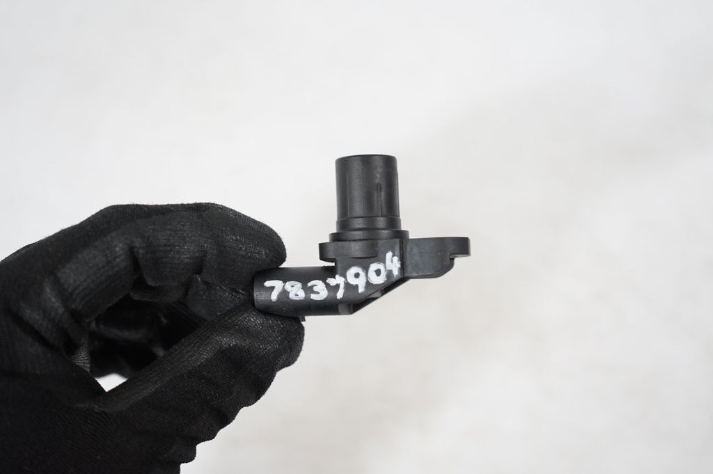 Camshaft position sensor (9)