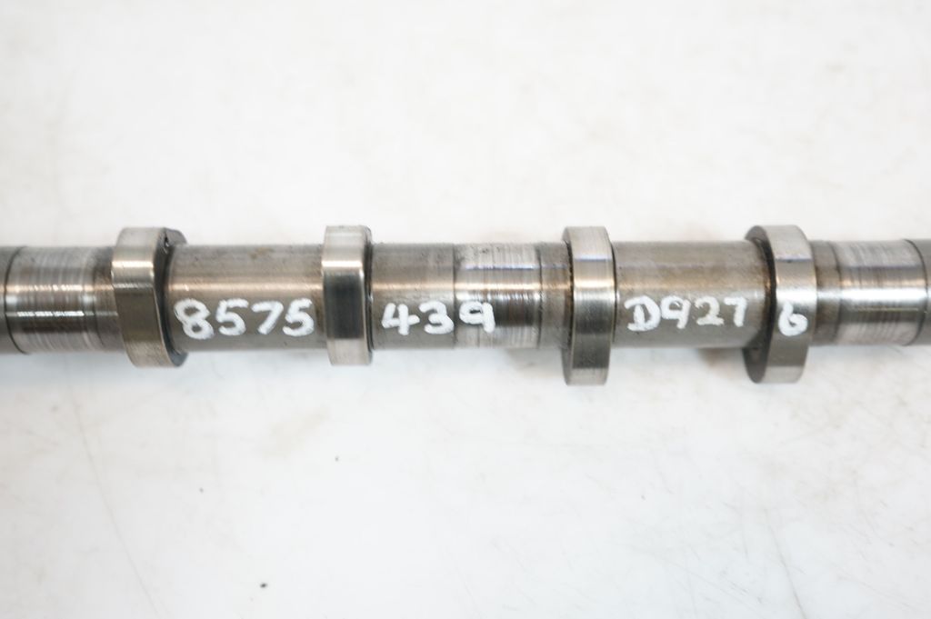 Camshaft (9)