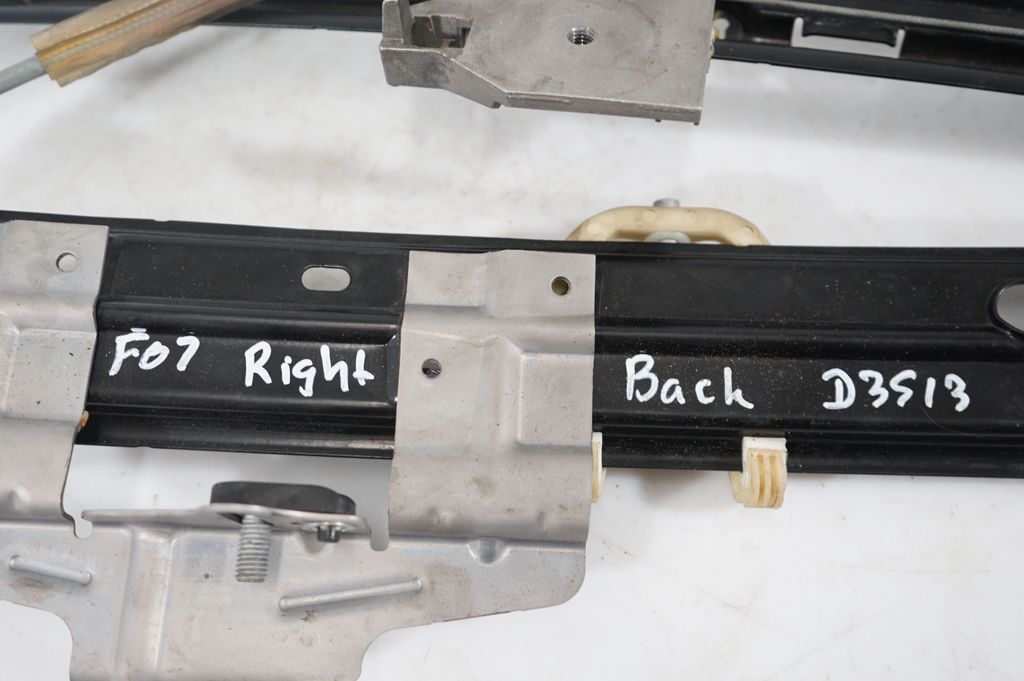 Front door window regulator with motor (9)