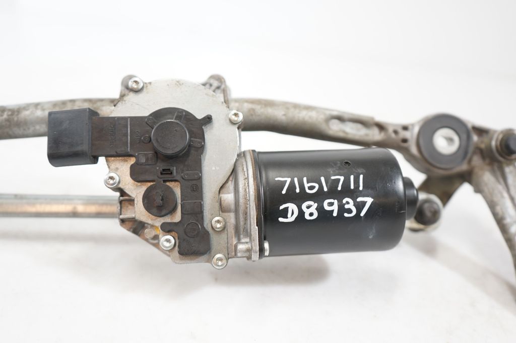 Front wiper linkage and motor (9)