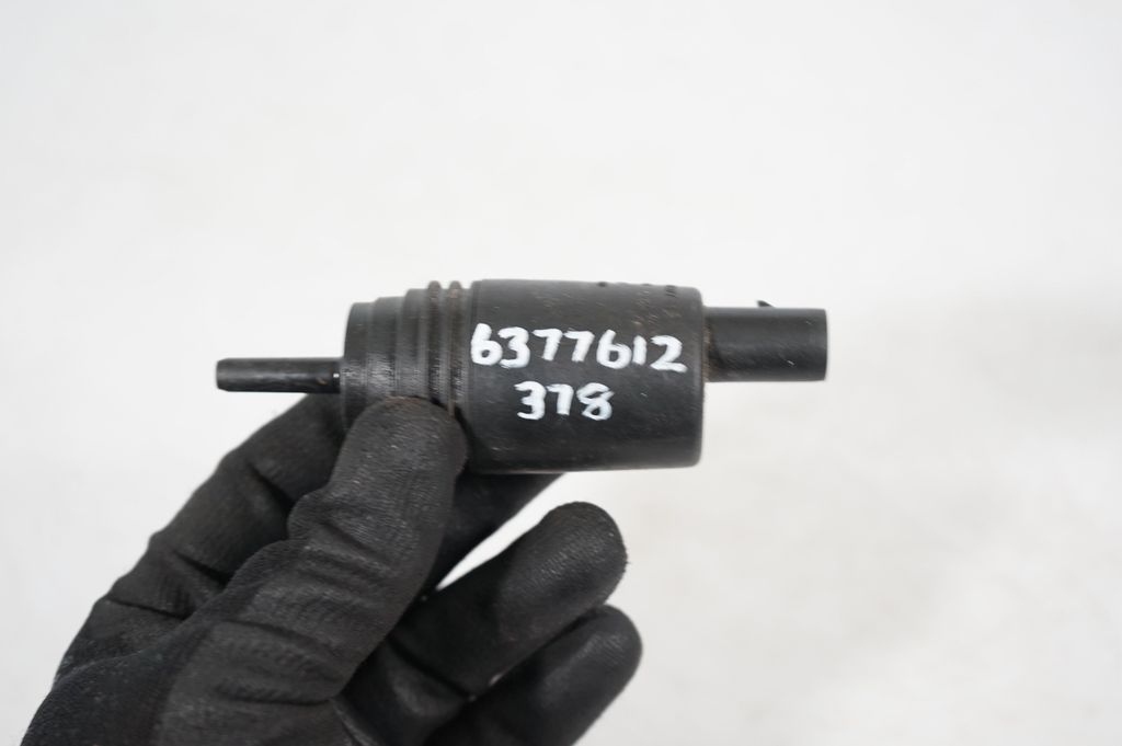 Windscreen/windshield washer pump (7)