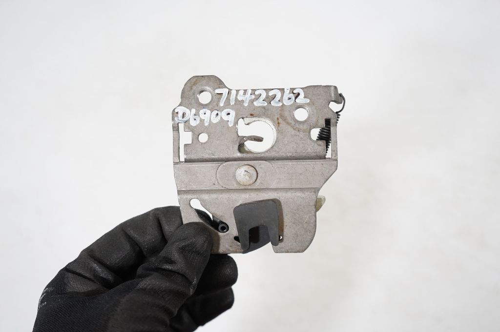 Seat back rest lock catch (7)