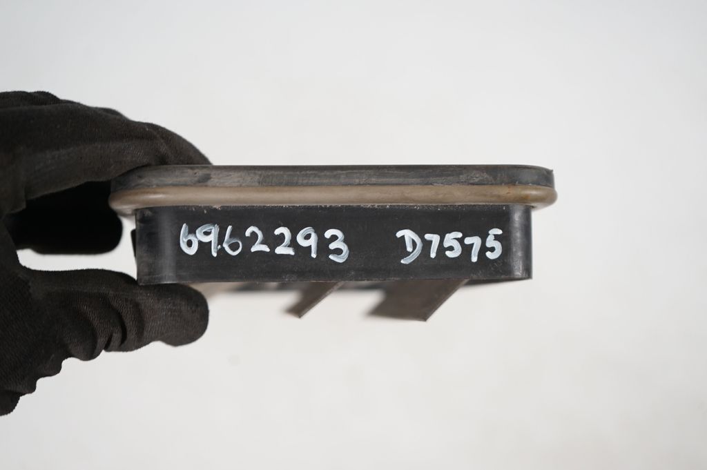 Quarter panel pressure vent (8)