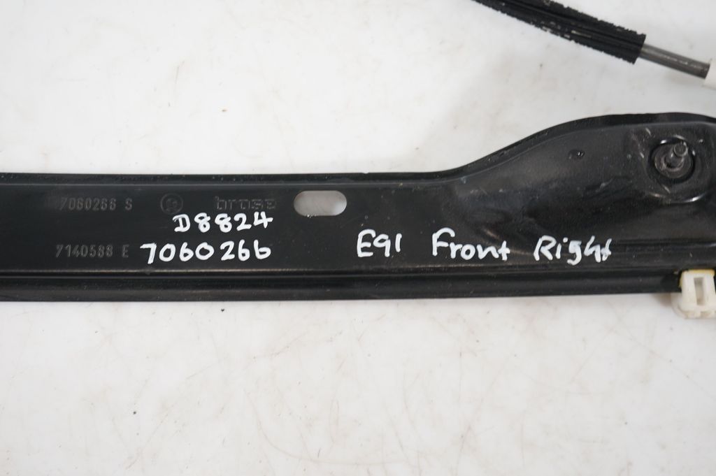 Front door window regulator with motor (9)