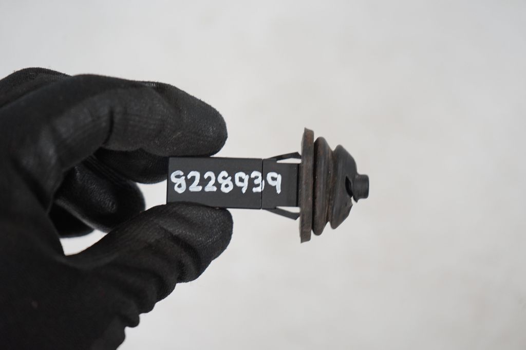 Fuel tank cap lock (8)