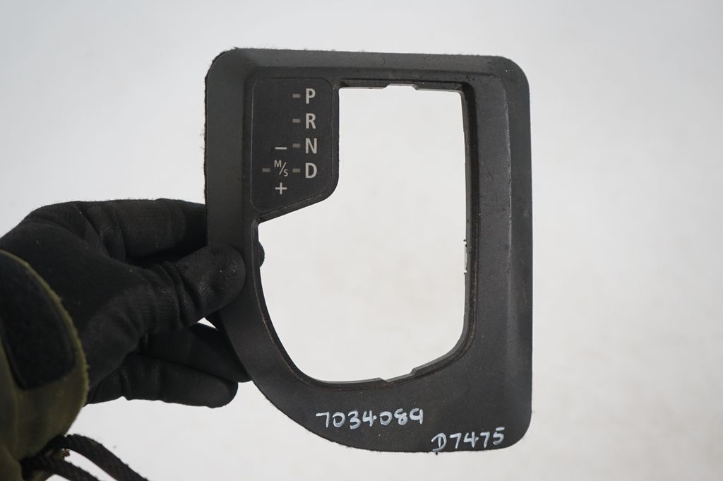 Gear shifter surround trim plastic (7)