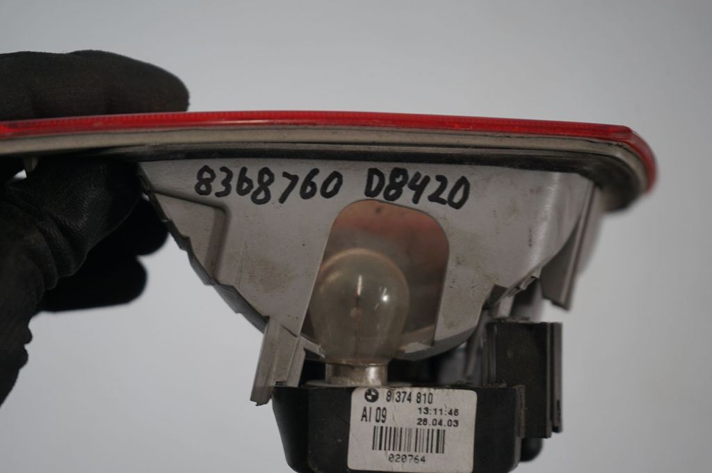 Tailgate rear/tail lights (8)