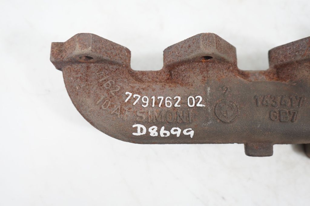 Exhaust manifold (10)