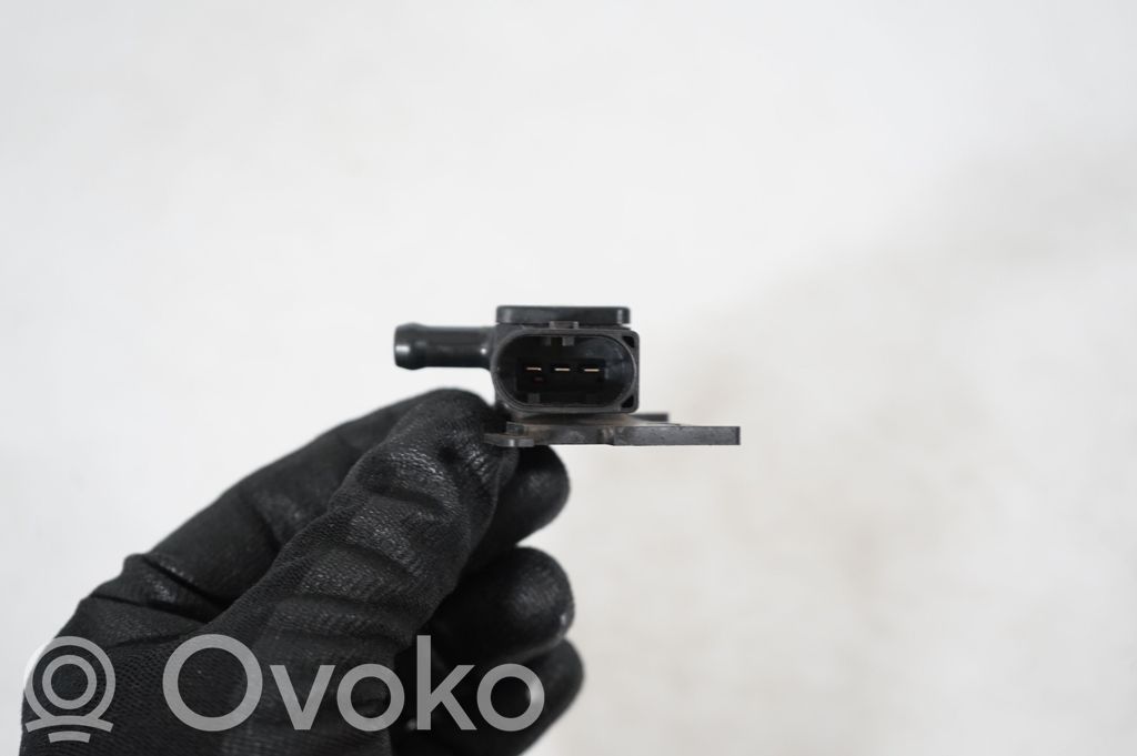 Exhaust gas pressure sensor (7)