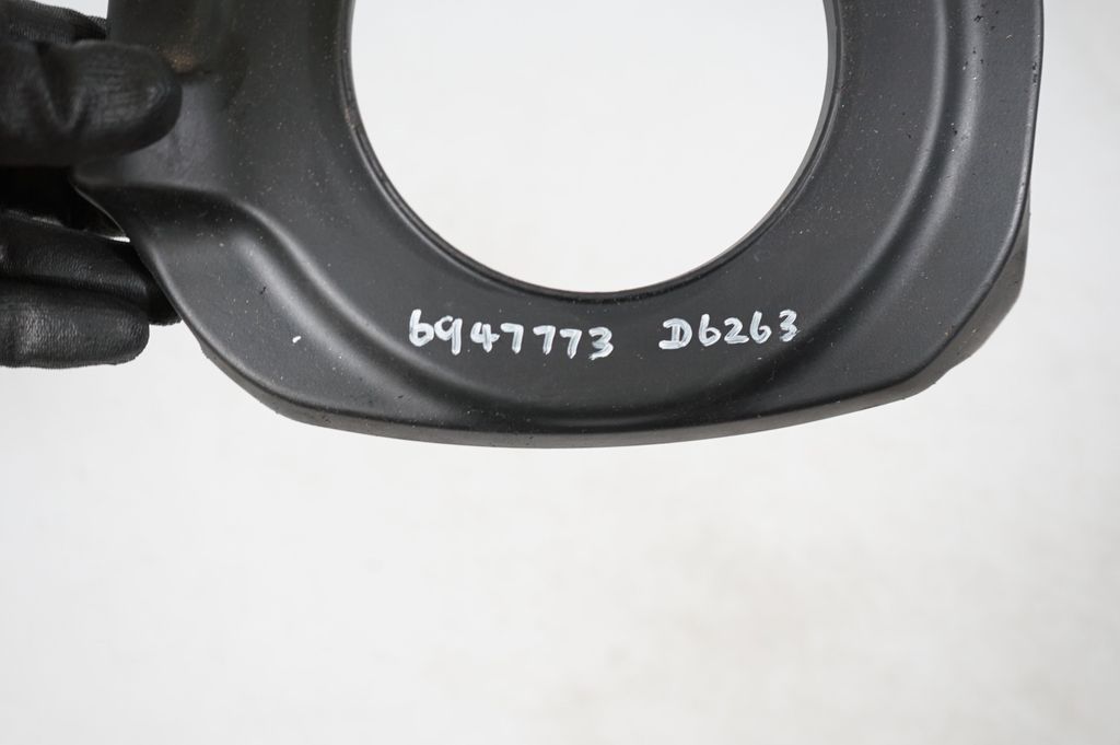 Front wheel hub spindle knuckle (8)