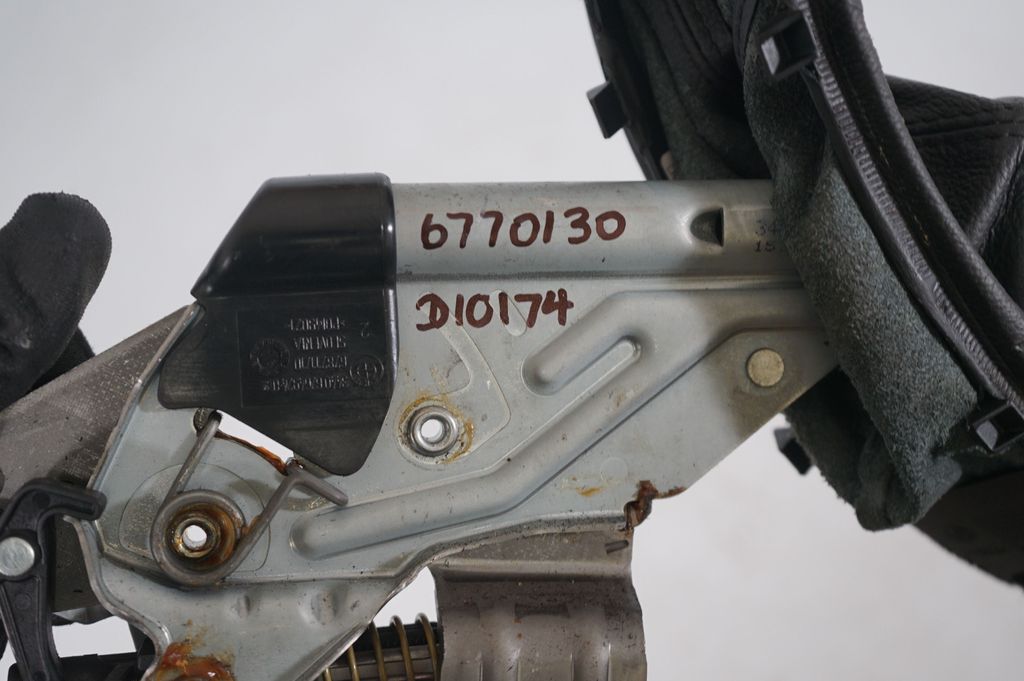 Handbrake/parking brake lever assembly (8)