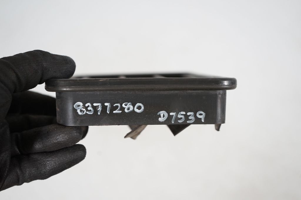 Quarter panel pressure vent (7)