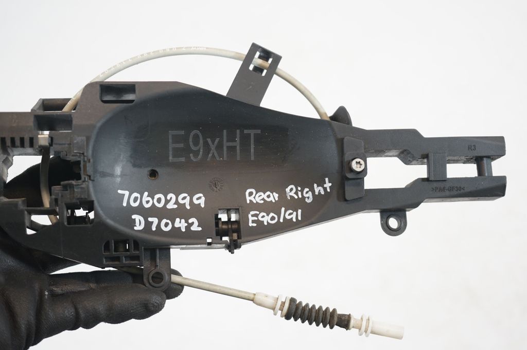 Rear door exterior handle/bracket (7)