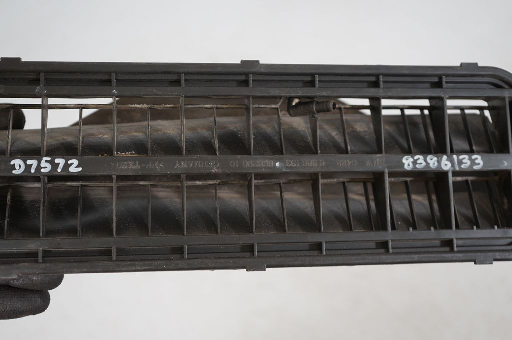 Quarter panel pressure vent (8)