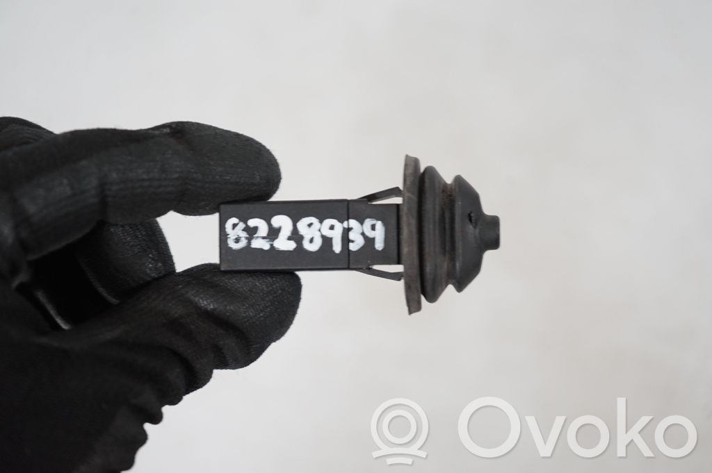 Fuel tank cap lock (8)