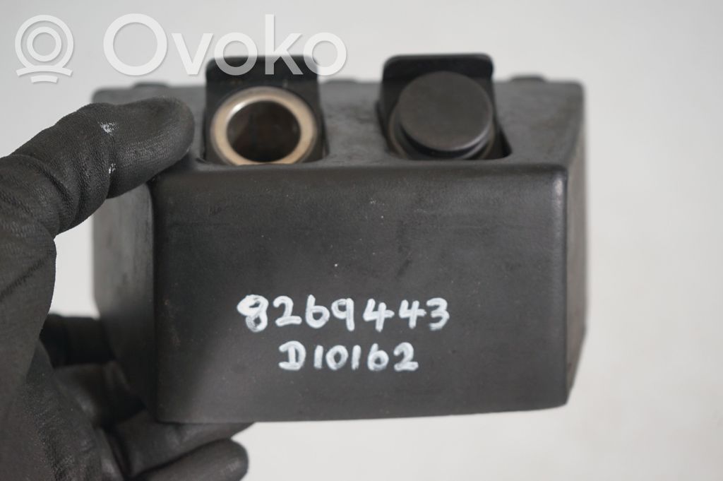 12 V Socket (rear) (8)