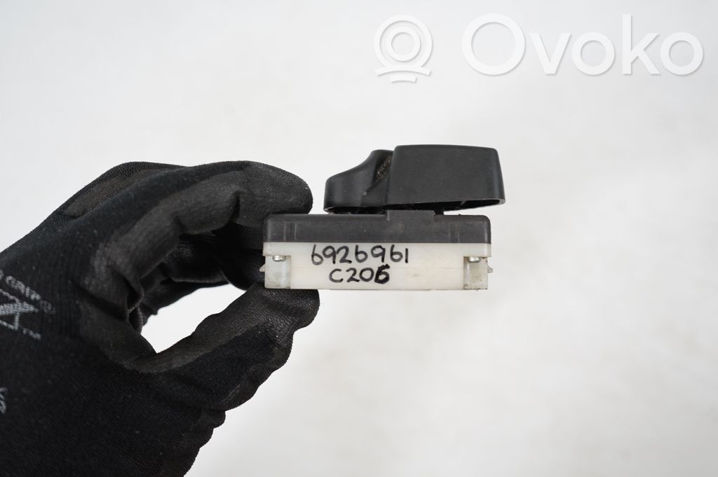 Seat control switch (9)