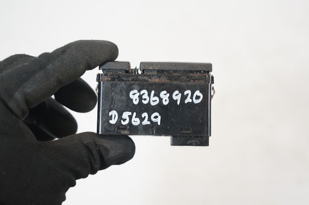 Hazard light switch (8)