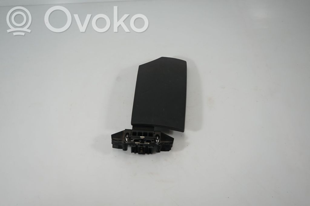 Armrest (3)