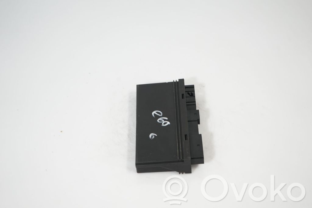 Comfort/convenience module (5)