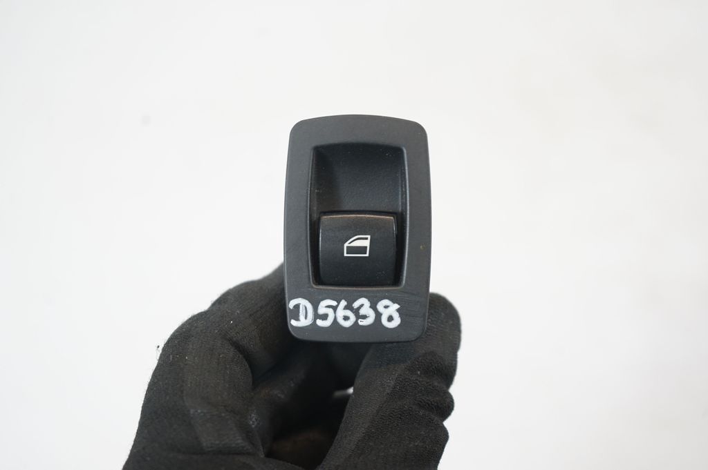 Hazard light switch (8)