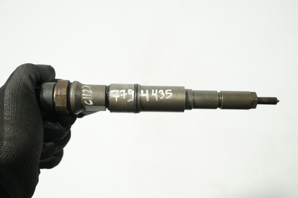 Fuel injector (7)