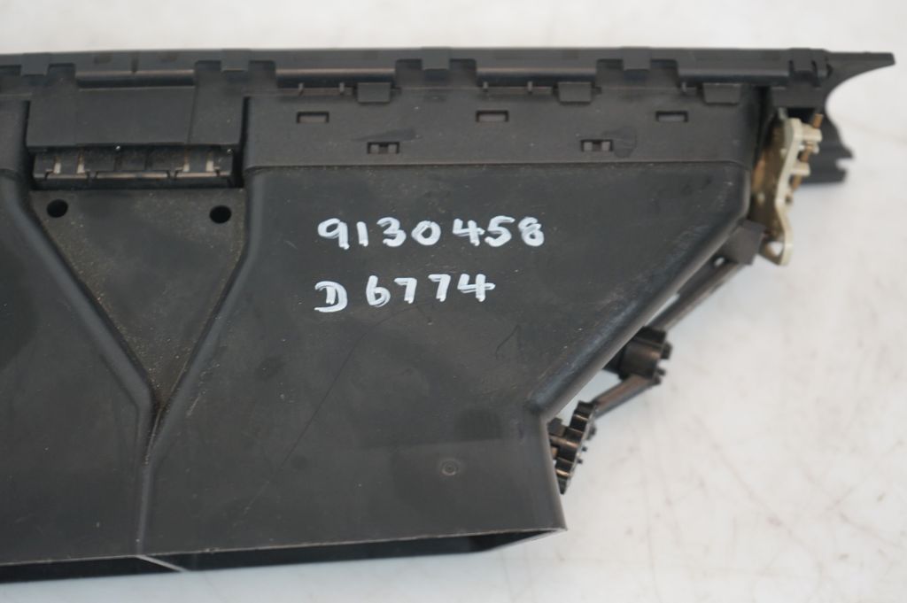 Dash center air vent grill (10)