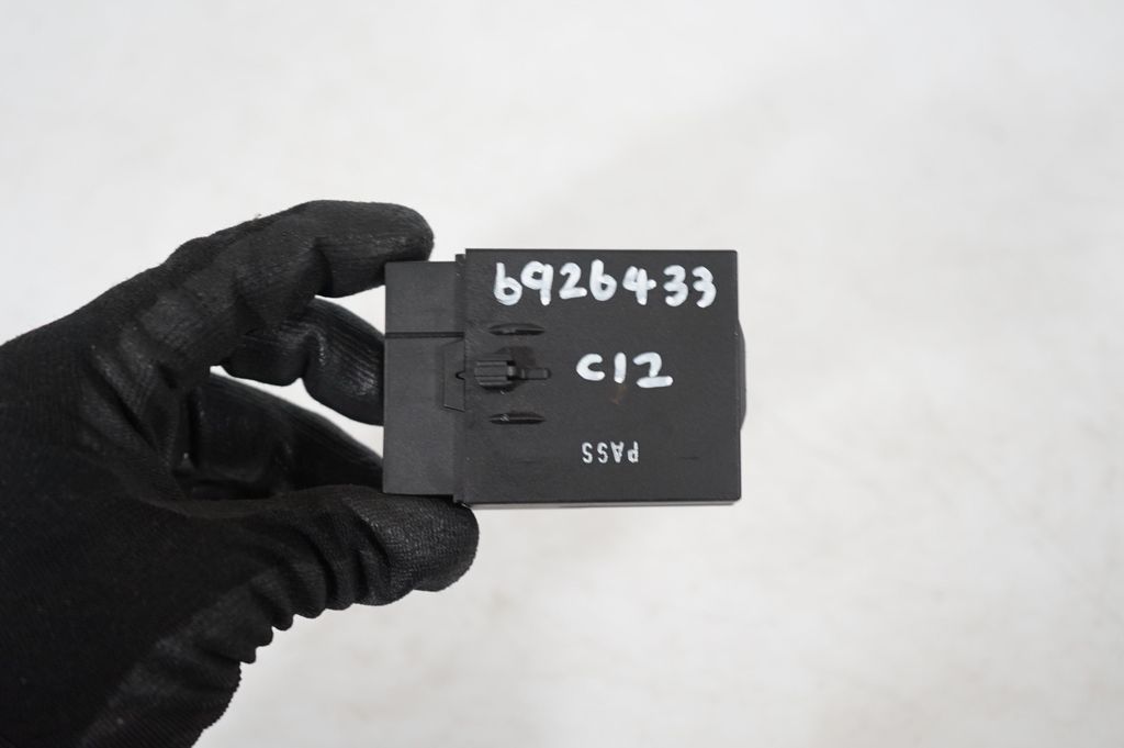 Seat control module (8)