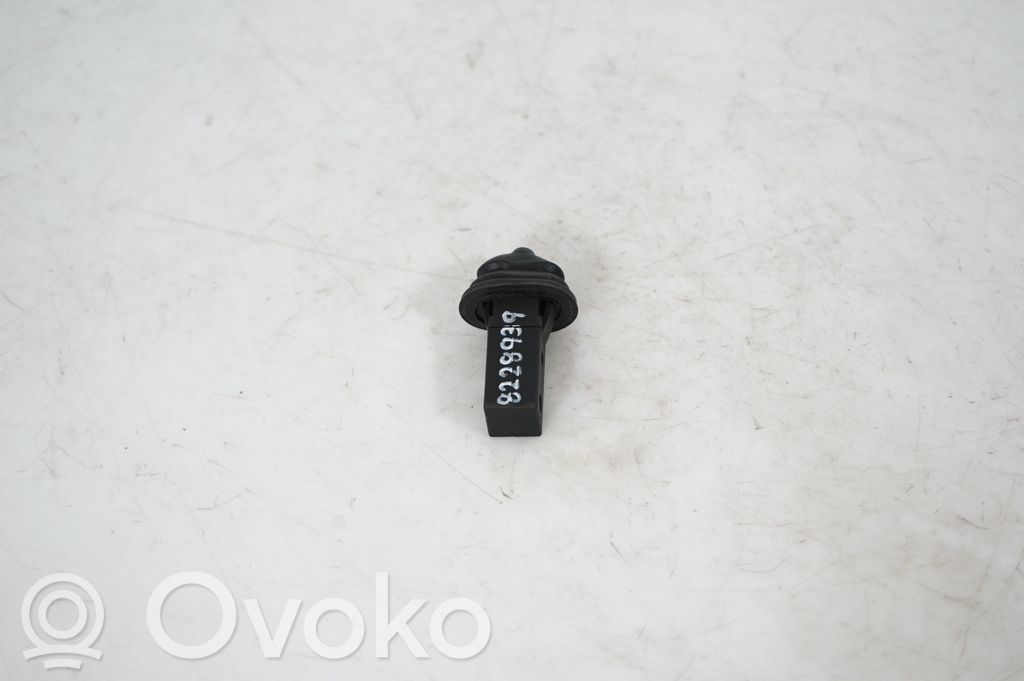 Fuel tank cap lock (4)