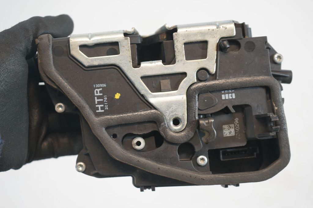 Rear door lock (8)