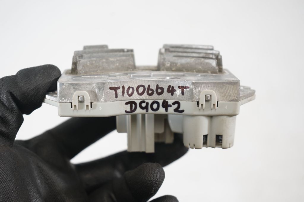 Heater blower motor/fan resistor (8)